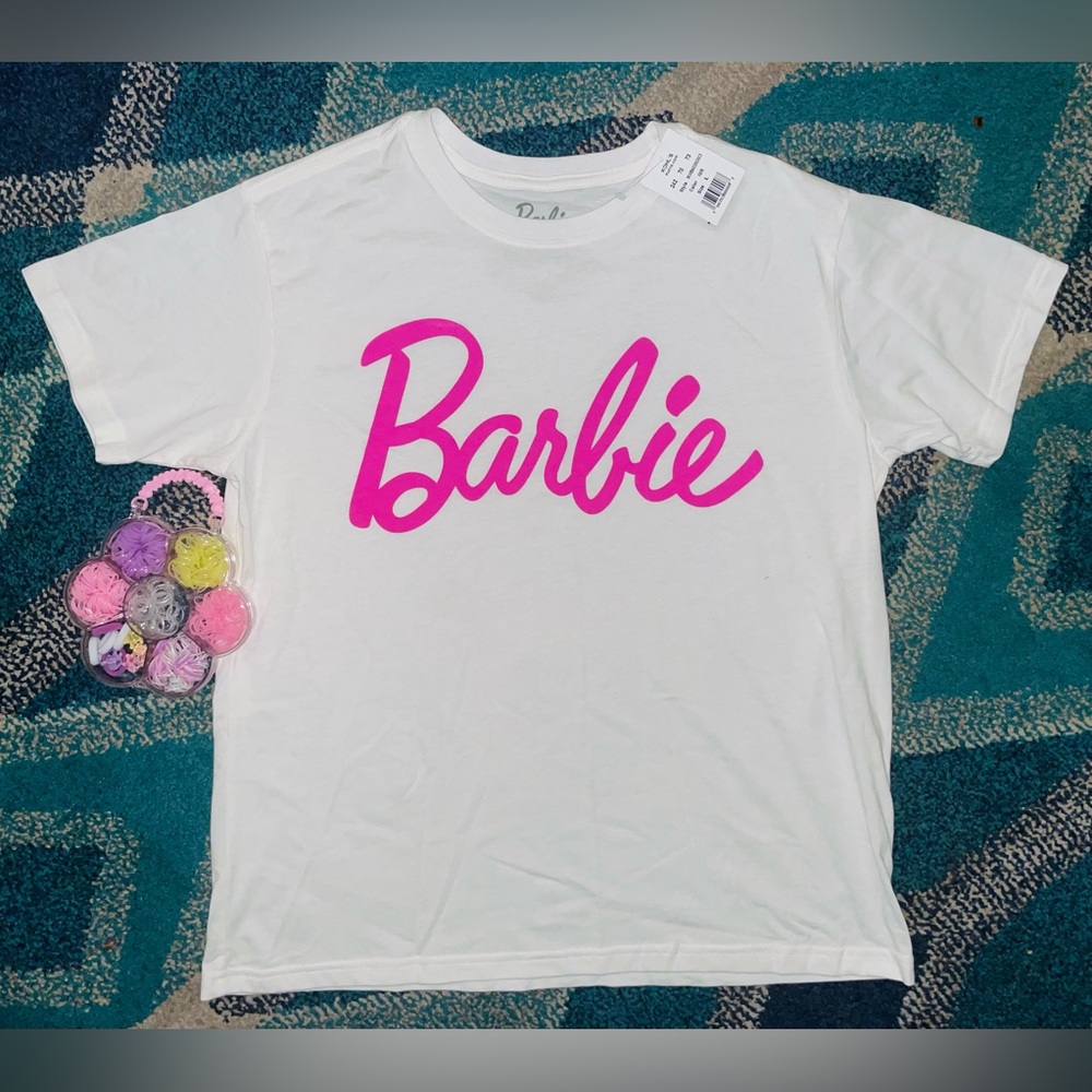✨💕NWT-BARBIE T-Shirt Juniors size: Large w/hair ties & case! 💕✨